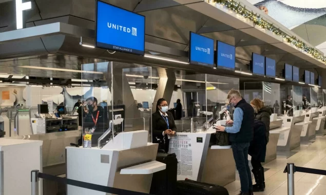 2,300 flights cancelled as Omicron hits holiday travel