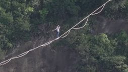 Watch: French daredevil cross 500 meters acrobat slacklines in 30 minutes