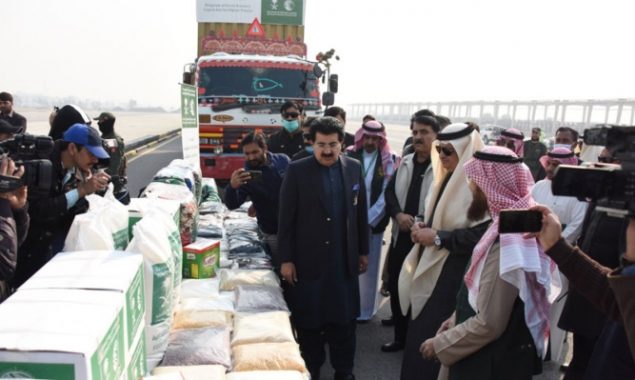 Saudi Arabia sends 200 trucks of aid to Afghanistan via Pakistan