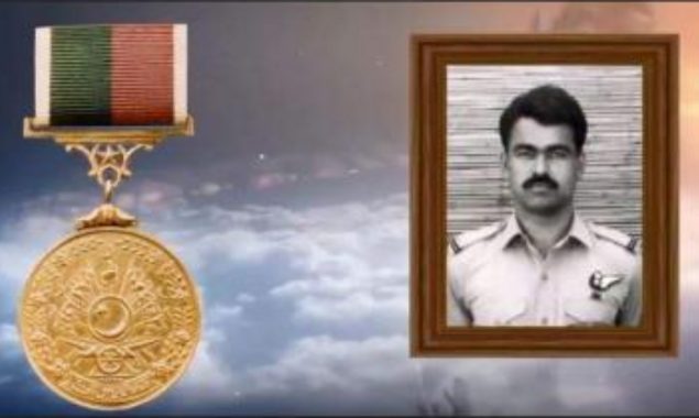 PAF pays tribute to 1971 War martyrs, Tamgha-i-Jurrat recipients