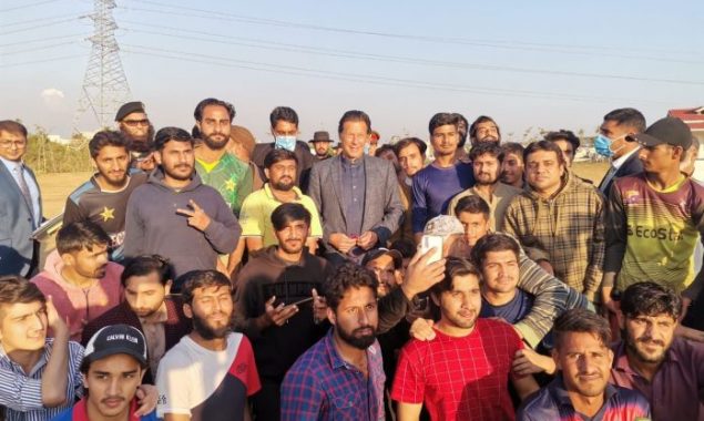 PM Imran surprises youth by visit to a cricket ground