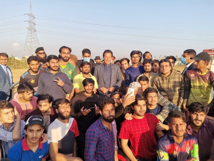 Surprise moment for youth as PM Imran stops by at cricket ground