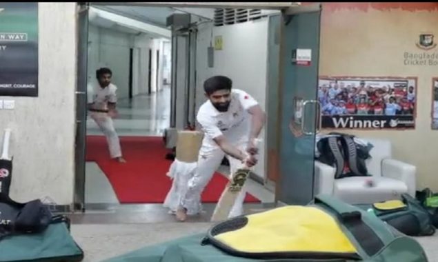 WATCH: Pakistan players enjoy cricket in dressing room
