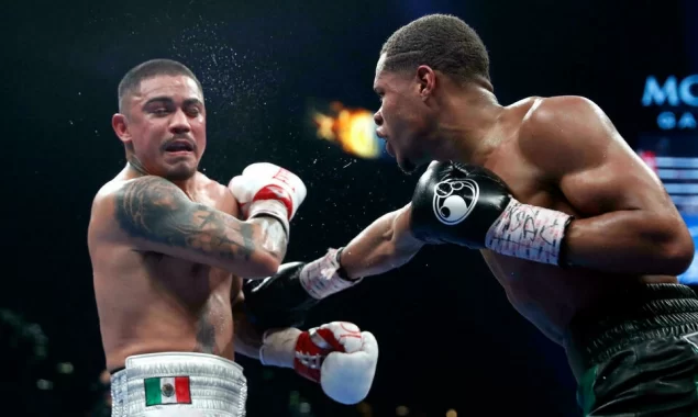 Haney outboxes Diaz to defend WBC lightweight title