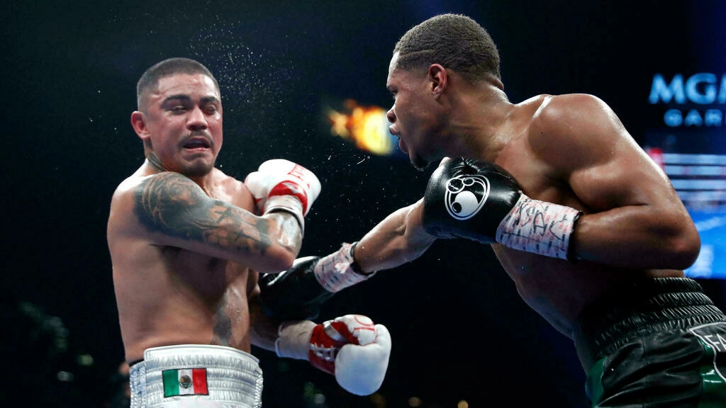 Devin Haney vs Joseph Diaz