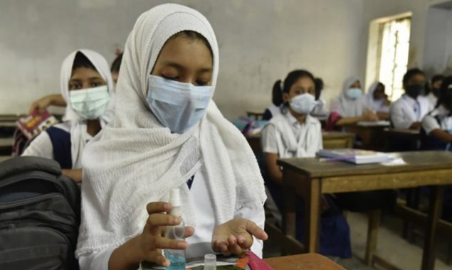 Covid-19: Sindh Govt directs schools to ensure vaccination of students, staff