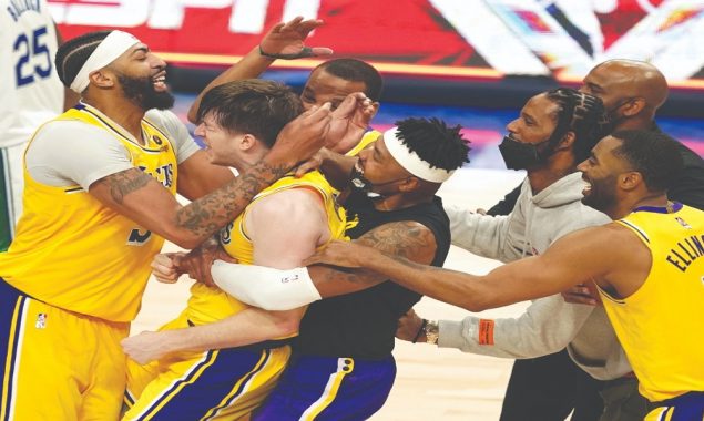Austin Reaves hit buzzer-beater in Lakers’ overtime win