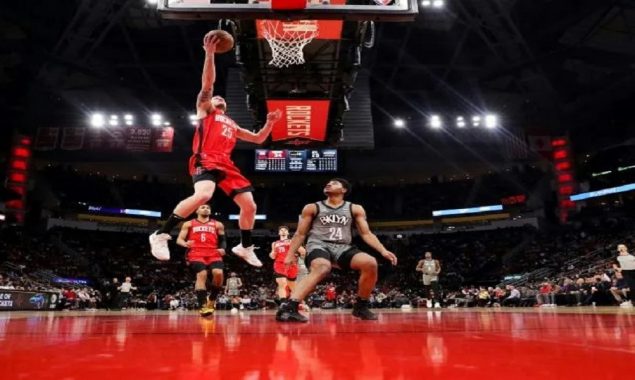 Curry nears three-point record in Warriors win, Rockets down Nets