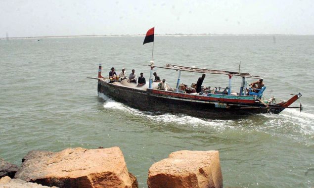 10 fishermen released from Indian captivity reach Pakistan  