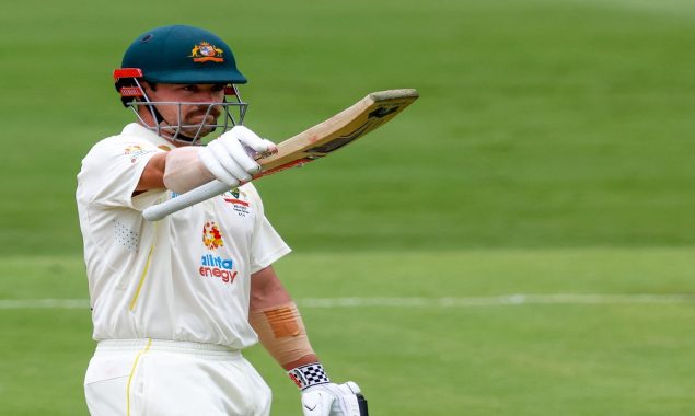 Rapid-fire Head grasps Ashes chance with both hands