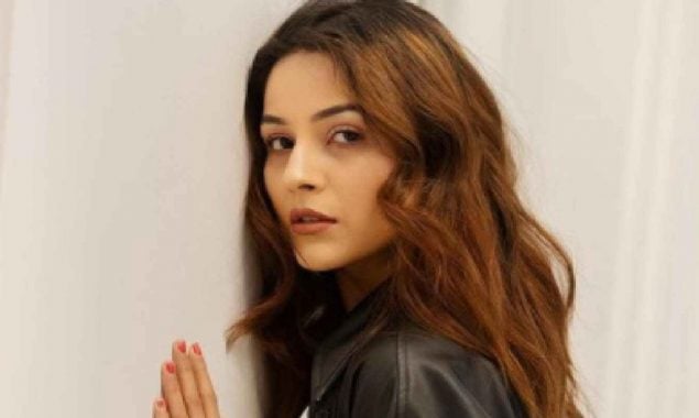 Shehnaaz Gill’s hilarious singing video goes viral, watch 