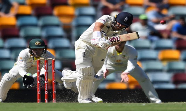 Root and Malan dig in for England at tea in first Ashes Test