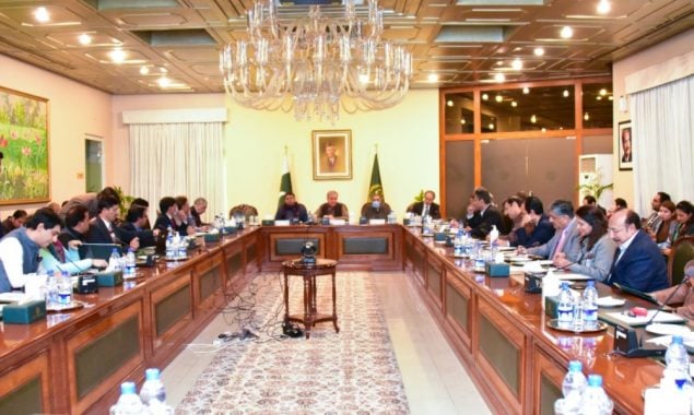 FM Shah Mahmood Qureshi discusses OIC session with journalists, diplomats
