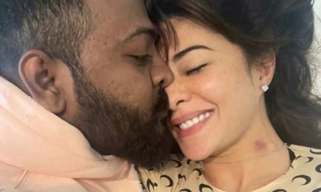 Sukesh Chandrasekhar Kisses Jacqueline Fernandez LEAKED Pictures