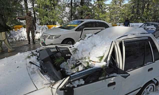 Army clears roads around snow-bound Murree after deadly blizzard
