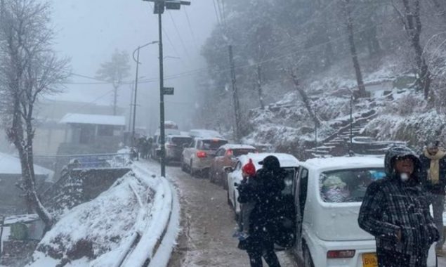 Murree received 17 inches of snow in last 24 hours: Met office