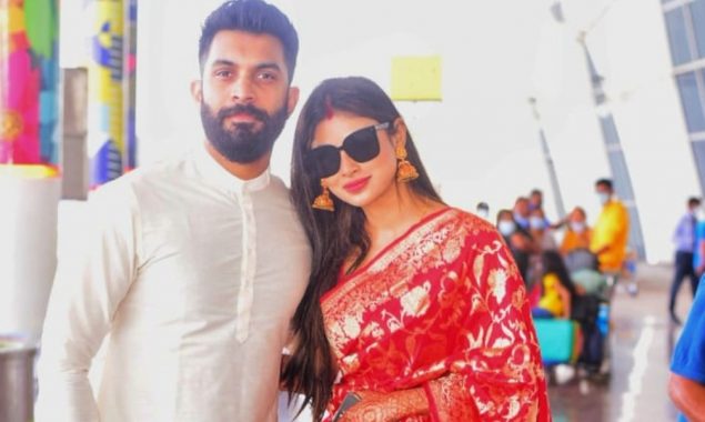 Mouni Roy and Suraj give out great ‘couple goal’ vibes