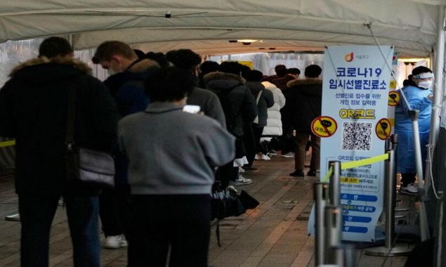 S.Korea’s daily COVID-19 cases hit record high at 8,571
