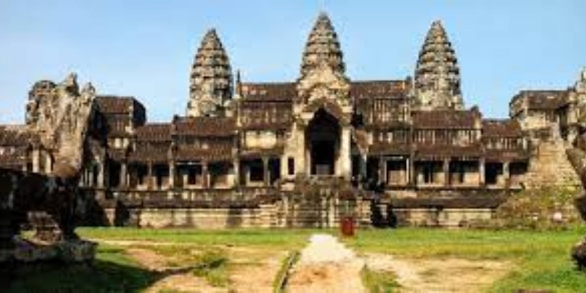 Works underway to consolidate central tower of Cambodia's famed Angkor Wat