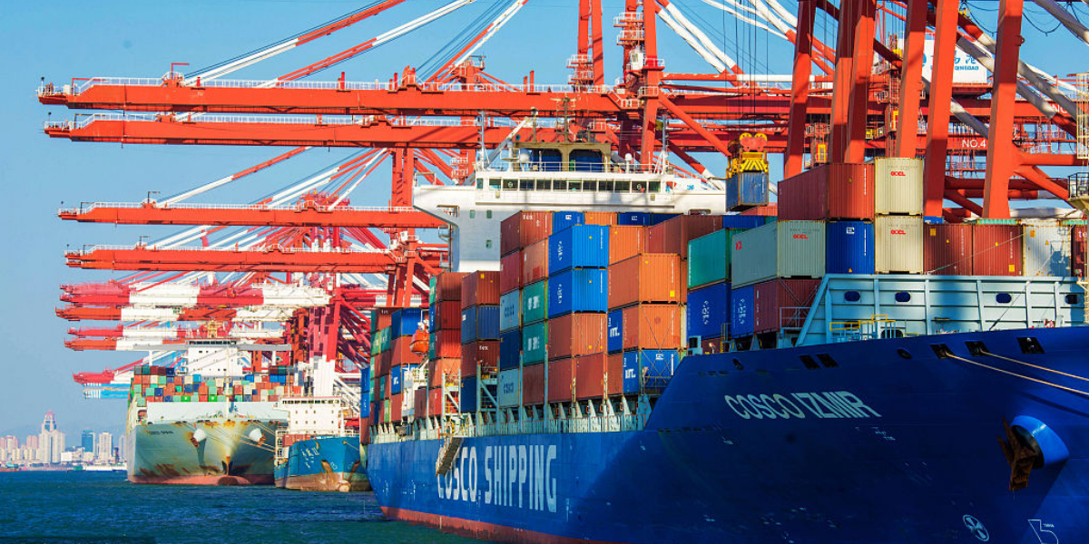 China's weekly export container shipping index edges up