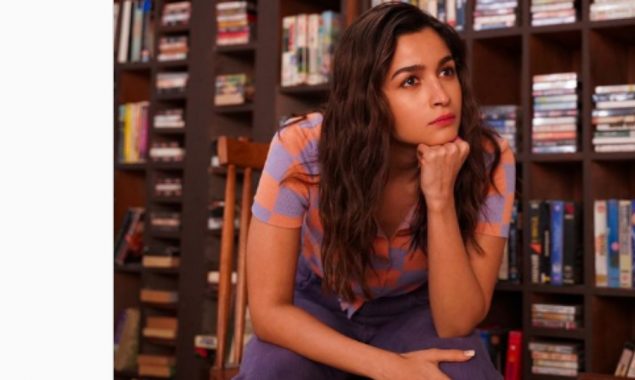 Alia Bhatt shows love for books as she surrounds herself with them