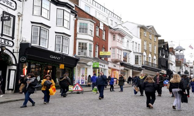 UK retail sales sink in December on Omicron fears
