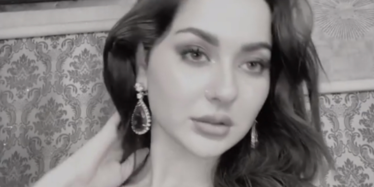 Hania Aamir makes fans drool with her monochromatic video
