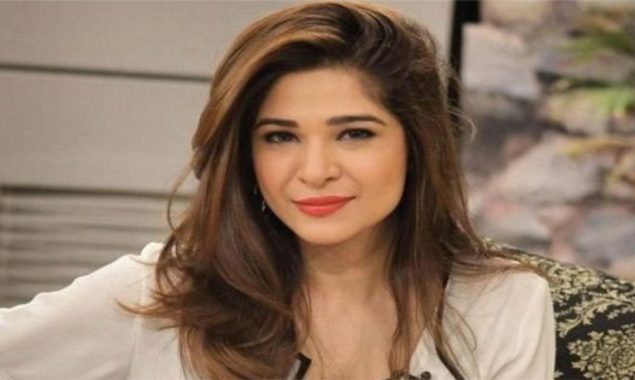 Ayesha Omar spotted selling coffee!