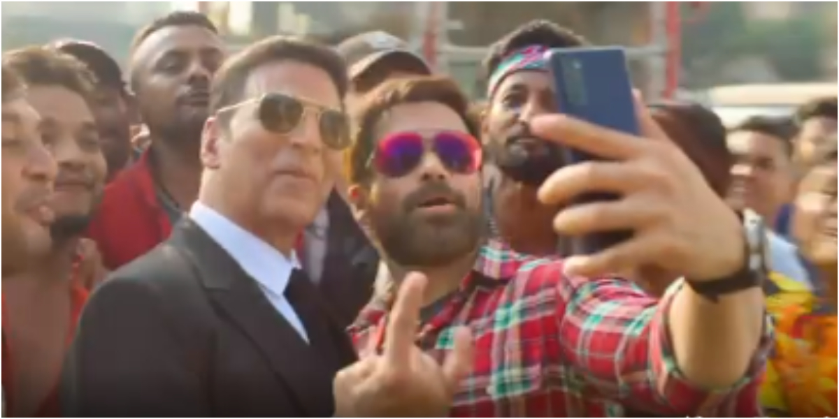 Akshay Kumar and Emraan Hashmi's 'Selfie' dance goes viral