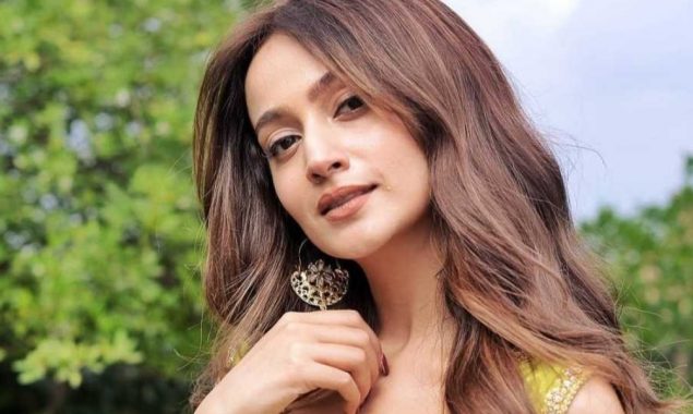 Zarnish Khan clears the air about her early marriage statement