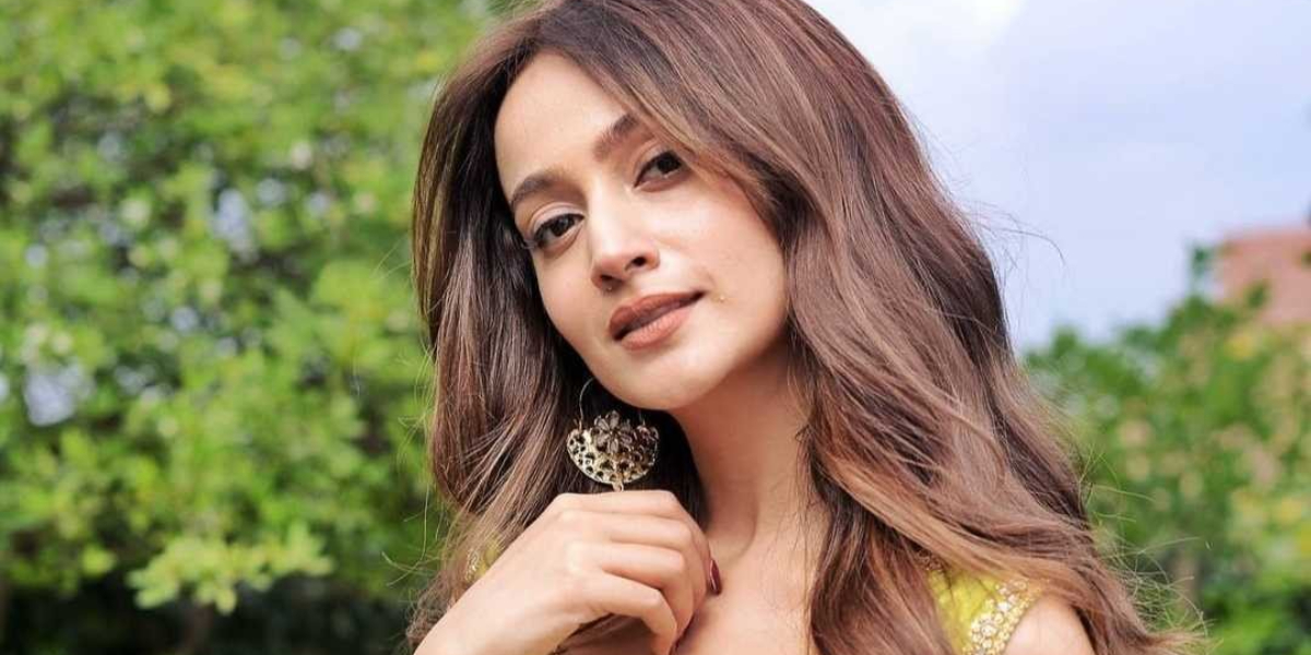 Zarnish Khan clears the air about her early marriage statement