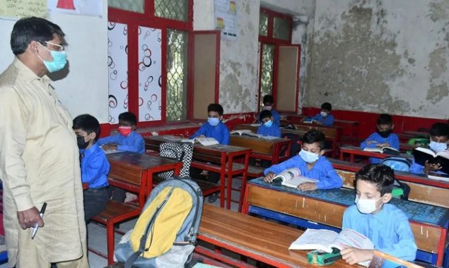 Students below 12 years to attend schools thrice a week: Sindh govt