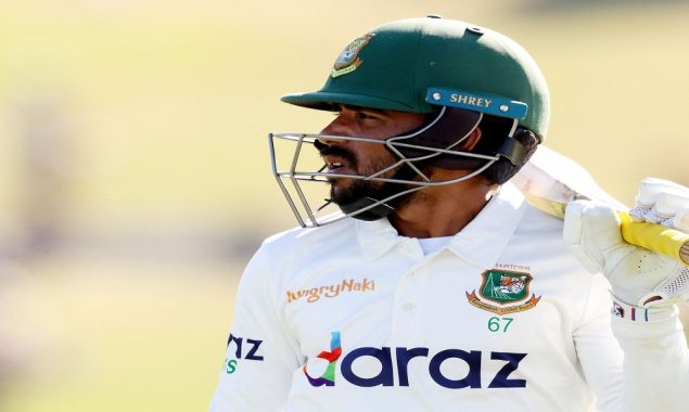 Mominul, Das build Bangladesh lead before Boult fights back