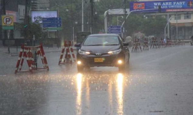 Light to heavy rain continuing in different areas of Karachi