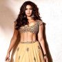 Shweta Tiwari flaunts her abs in a beige lehenga