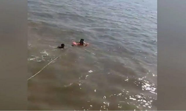 Woman falls in the sea while riding a boat
