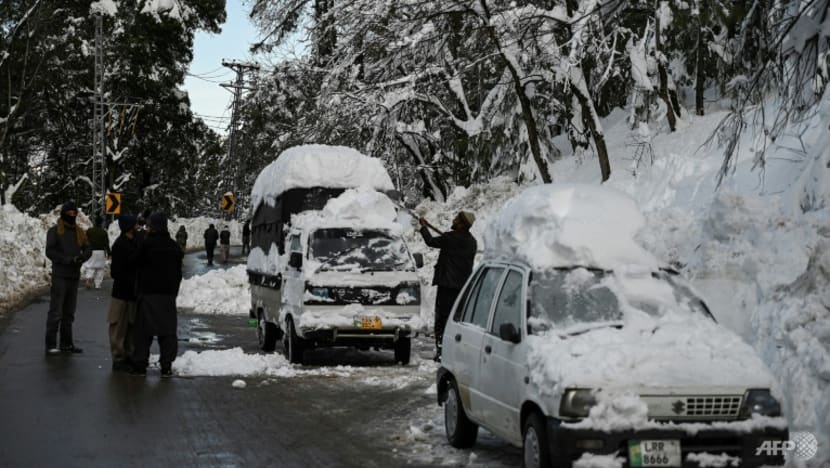 Govt to introduce modernize traffic control system for tourists after Murree tragedy