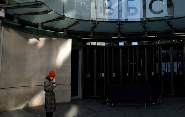UK govt freezes BBC licence fee for 2 years