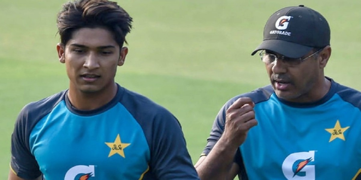 Waqar Younis and Mohammad Hasnain