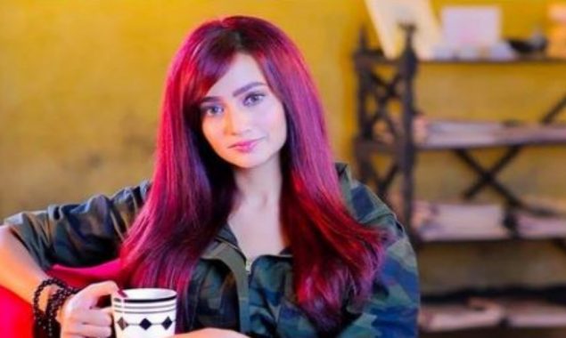 Zarnish Khan serves fans with a stylish hair transformation