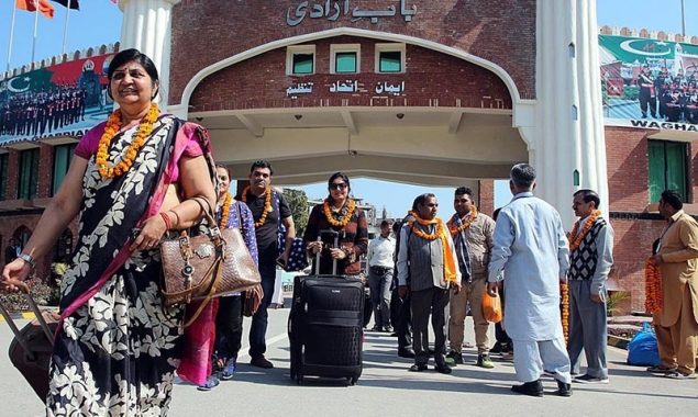 159 Indian Hindu pilgrims reach Lahore via Wagah border