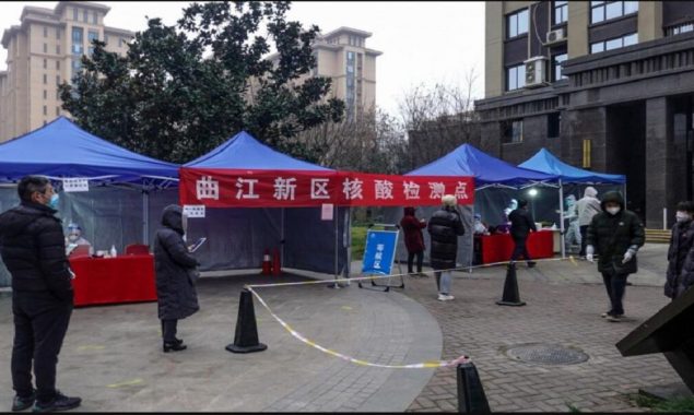 Chinese official apologises after woman miscarries outside lockdown hospital