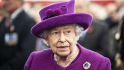 With cold-like symptoms, Queen Elizabeth II tests positive for COVID-19