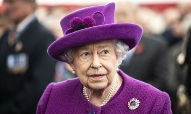 With cold-like symptoms, Queen Elizabeth II tests positive for COVID-19