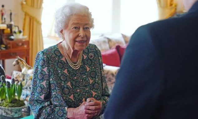 During a royal engagement, Queen Elizabeth joked that she “can’t move.”