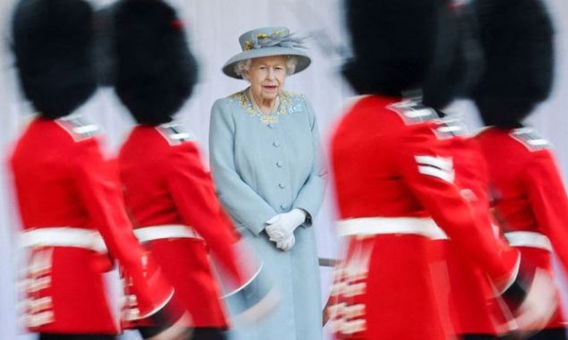 Queen Elizabeth only takes calls from two individuals