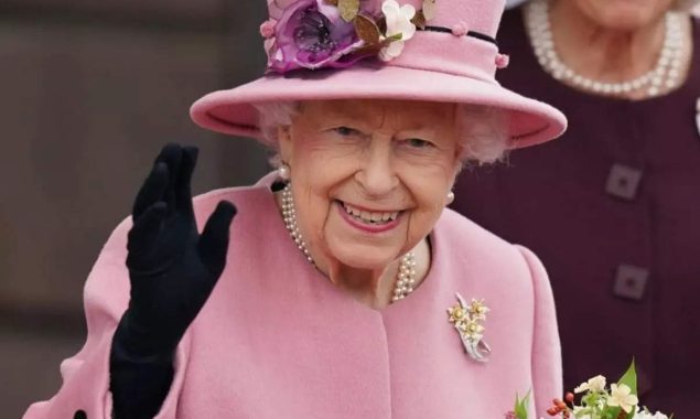 Queen Elizabeth will return to work next Monday, despite health concerns