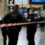 Police kill knife-wielding man at Paris train station