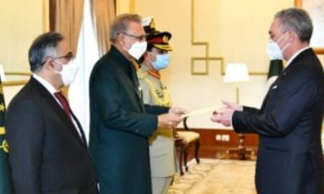 Envoys of four countries present credentials to President Alvi