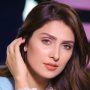 Ayezha Khan shares a cute photo with fans